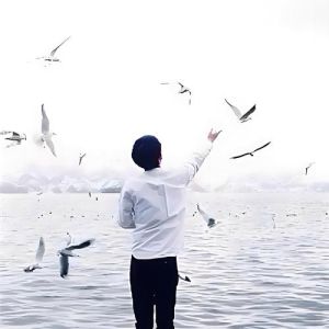 一个人潇洒转身的图片_酷炫转身照，个性十足，个人网站朋友圈背景优选