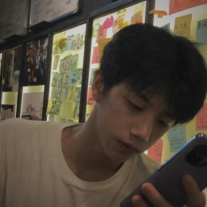 16男生照片多张_帅小伙微信头像照，送人自用两相宜，哪个最帅？