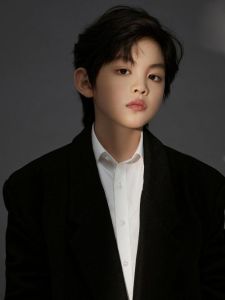 10-12岁男孩帅气照_帅气小男孩照片，适合做头像背景，分享成长喜悦！