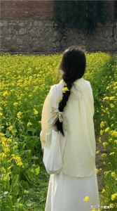 女人最淡雅的背影图片_美女背影气质佳，适合做背景图，你有什么好看的背影照？