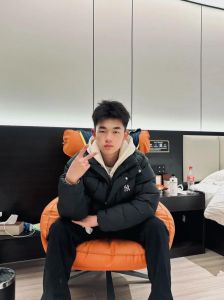 17男生照片帅气真实照片_17岁男生高清帅照，真实自然，适合朋友圈头像！