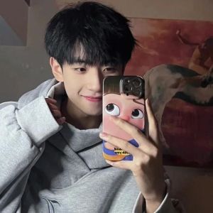 10张一模一样的男生照片_这组10张男生表情照，吓人搞笑壁纸超好看！你最喜欢哪张？