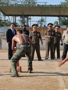 朝鲜将军表情包_搞笑图分享，适合闲聊解闷