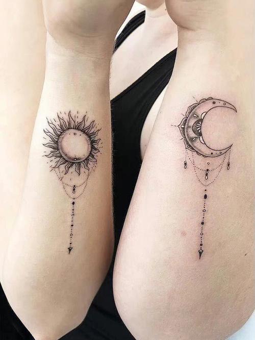 纹身情侣图案一男一女_男女纹身寓意长久相伴，黑白简洁显感情深，参考这种设计表达爱意