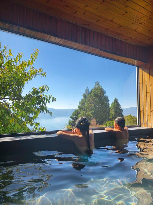 福州情侣双人温泉_福州情侣约会泡温泉好去处，贵安桂湖私密浪漫！