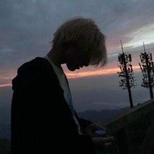 悲伤头像男绝望伤感_失落的你，懂的都懂