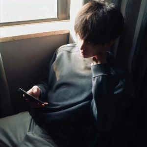 微信真人头像男_真男头像500张！2025最新帅照，显专业又带感！