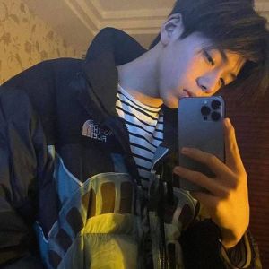 男生头像同一个人6张_多款男生头像，社交必备，还有多角度照片可选