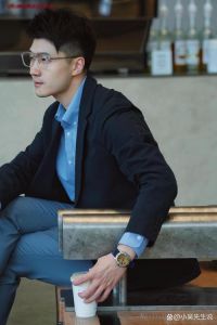 儒雅稳重的男士图片_西装稳重型男，适合官网宣传，你觉得怎么样？