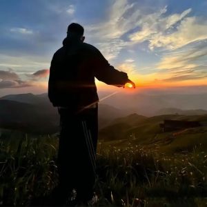 夕阳男生背影头像_夕阳下孤独背影，适合做头像，分享你的故事