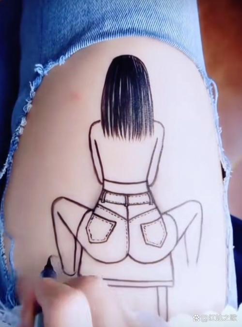 纹身女坐马桶图片_纹身女孩马桶抽烟图，个性叛逆引争议，适合封面或内页配励志话，你觉得这图行不行？评论区聊聊！