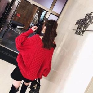 穿红色衣服女生全身背影头像_红衣女孩头像，大方活力，适合社交？