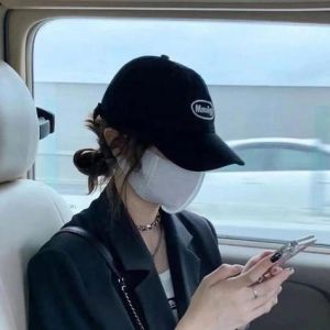 戴帽子的女生头像唯美_时髦女生戴帽头像，自信又个性，快来试试不同帽子吧！