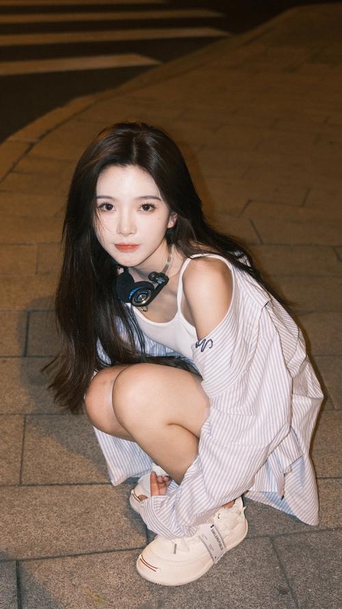 qq美女图片大全大图_QQ换头像背景，美女风景超靓，与众不同！