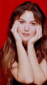 19岁的意大利美少女_青春美少女照引热议，少女早熟现象引关注，少女毛茸茸包包太可爱！