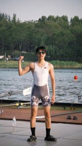 尹锡焕，游泳加拳击，打造精瘦腹肌猛男身材