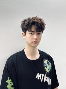 男生发型推荐，好打理又帅气，发际线高也能选！