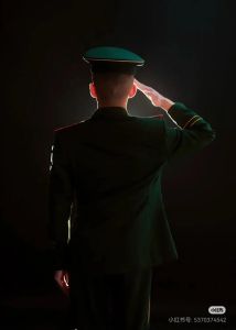 帅哥武警兵找工作，身高180，6块腹肌，身材太抢眼！