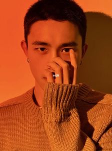 陕西寸头小哥cos索隆超帅！健身教练身材棒，想看照片去小红书找尼给路达呦