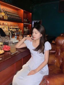 17岁女孩叛逆去酒吧该怎么办_17岁女孩常去酒吧？爸妈这样沟通才对！