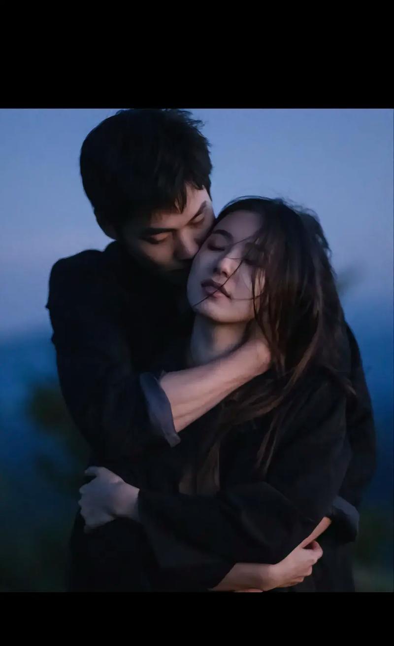 伤感情侣图片_唯美又凄美，谁更戳心？
