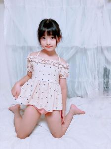 11岁小女孩清晰照片_11岁女孩照片引关注，谁最戳中你？