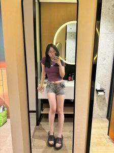 女生发腿照_二十岁女生美腿照，M型弯腿，发朋友圈吸引眼球，你觉得怎么样？