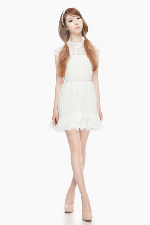 白底美少女图片_清爽白底美少女图，适合头像或海报？