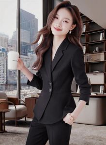 女生西装帅气图片_西装革履与大包精神，杂志头像设计灵感