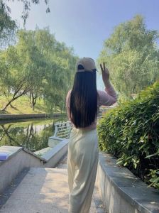 女生背影照片真人图片_伤感头像背景，气场十足，手机屏保优选