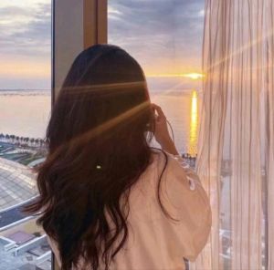 高清美女背影头像_潮女背影头像，海边气场神秘，个性吸睛微信头像推荐