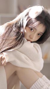 女生最想看的图片_柔光暖色显柔美，笑颜专注最动人