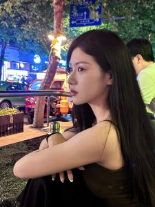 真实女生侧脸照片_女生自然侧脸美照，发朋友圈点赞多多，快来评论区评出最吸引人的一张！